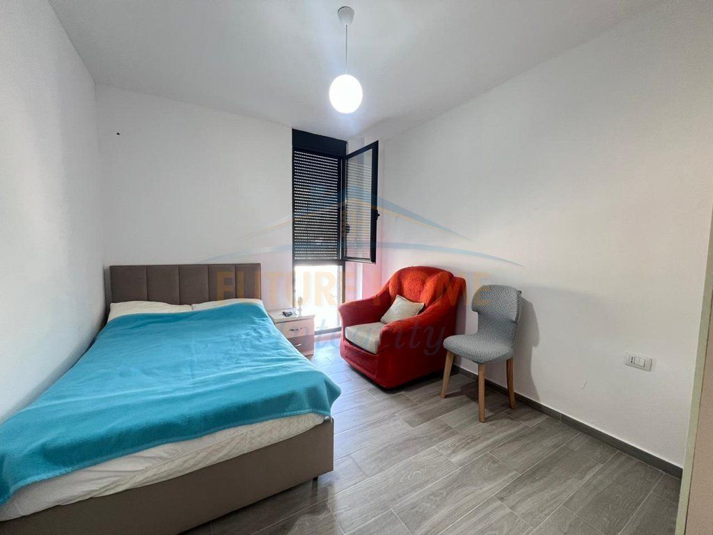 Qera, Apartament 3+1+2, Rruga 5 Maji, Tiranë.