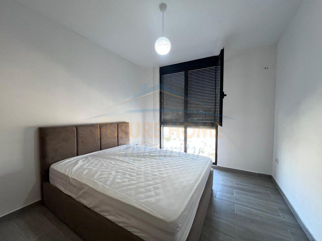 Qera, Apartament 3+1+2, Rruga 5 Maji, Tiranë.