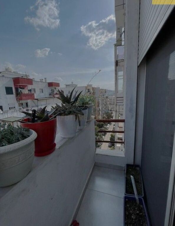Shitet,Apartament 1+1, Terminali i Autobuzave, Kthesa e Kamzës, Tiranë.