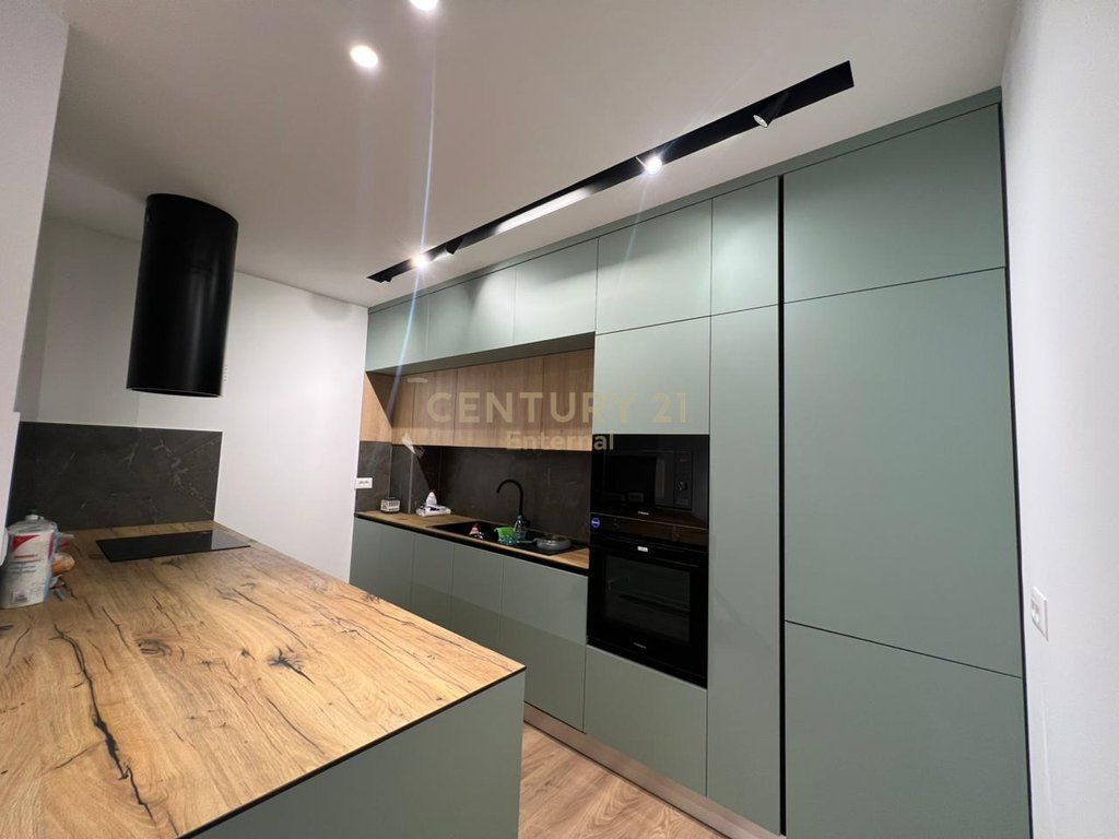 Shitet apartament 2+1 te Fusha e Aviacionit