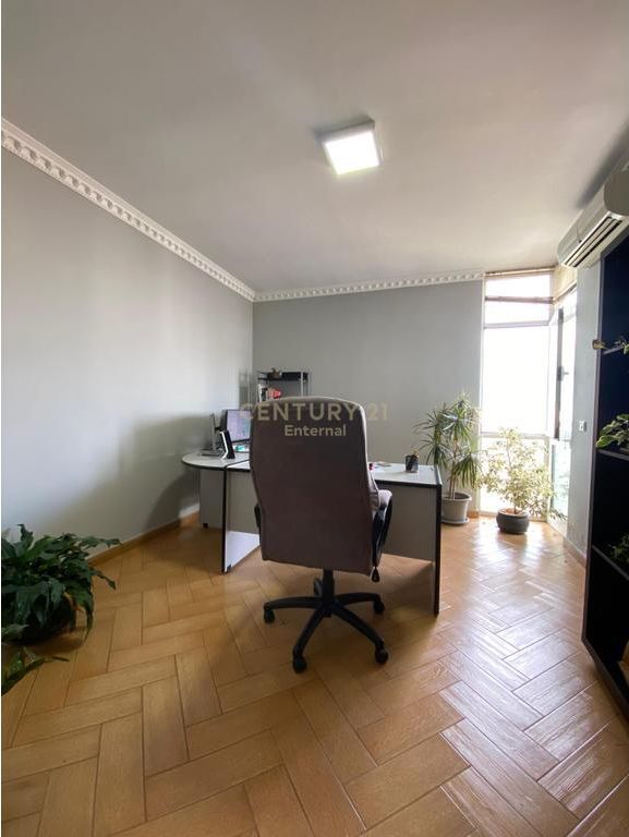 Affittasi appartamento per ufficio 2+1+2 presso IshEkspozita