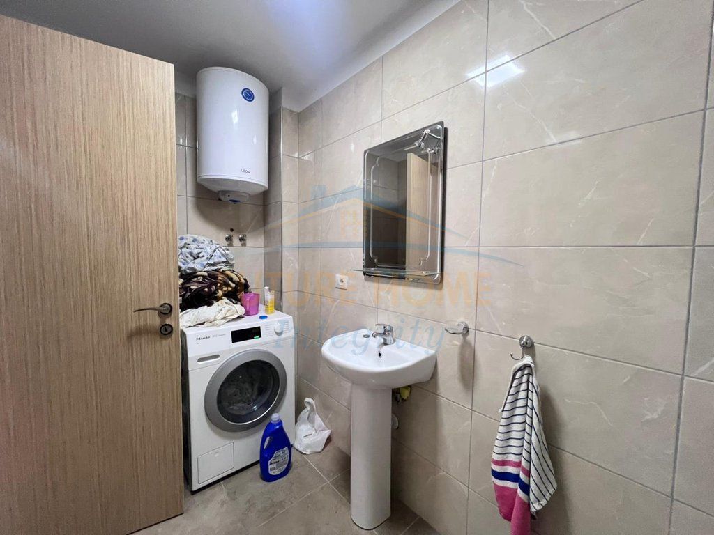 Qera, Apartament 3+1+2, Rruga 5 Maji, Tiranë.