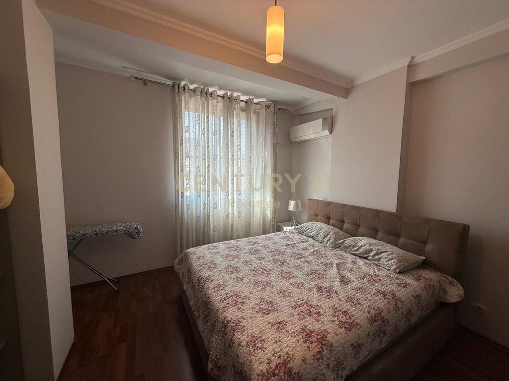APARTAMENT 3+1+2 ME QERA TEK RRUGA E KAVAJES
