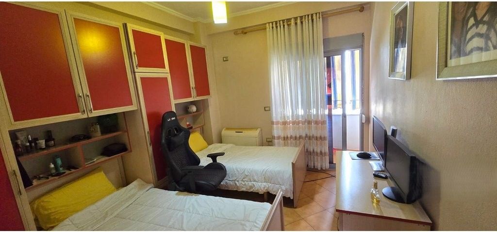 Shitet Apartament 2+1+2 me dy ballkone ne Rrugen JORDAN MISJA Tiranë 221,000 €