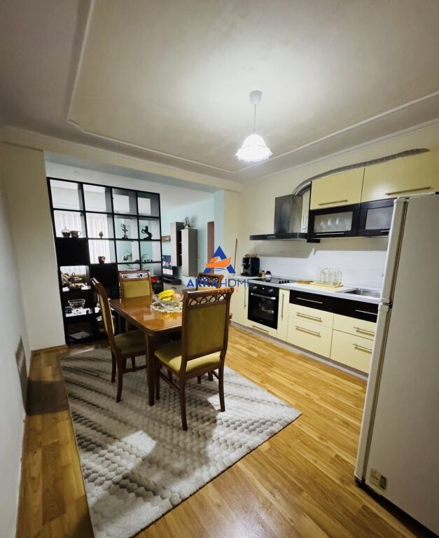 JEPET APARTAMENT ME QERA 1+1+BALLKON "RRUGA GJIK KUQALI" 70000 LEKE