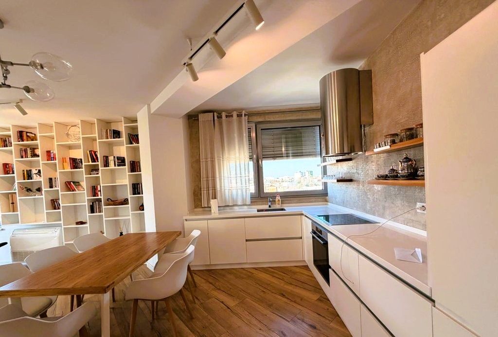 LUXURY APARTMENT FOR RENT 2+1+2+STORAGE+PARKING SPOT NEAR DINAMO STADIUM