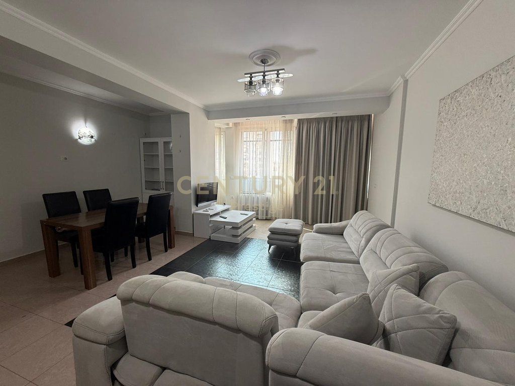 APARTAMENT 3+1+2 ME QERA TEK RRUGA E KAVAJES