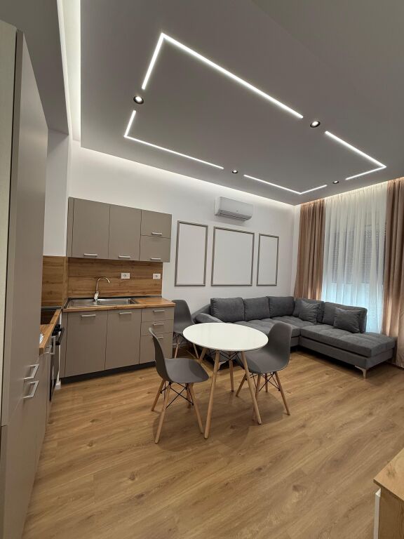 🏠IN AFFITTO Appartamento 1+1+balcone 📍Residenza Kadiu, Ali Dem🛋️Arredamento nuovo e moderno, mai abitato prima💶500€/mese