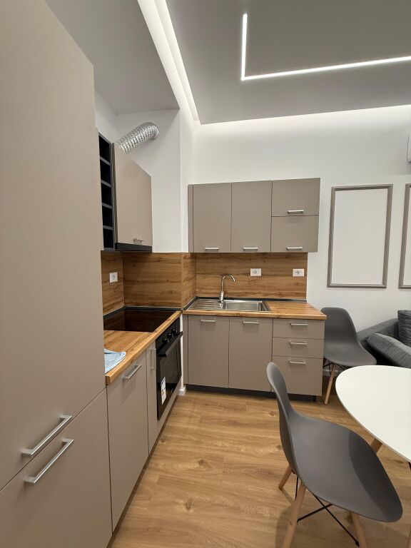 🏠IN AFFITTO Appartamento 1+1+balcone 📍Residenza Kadiu, Ali Dem🛋️Arredamento nuovo e moderno, mai abitato prima💶500€/mese