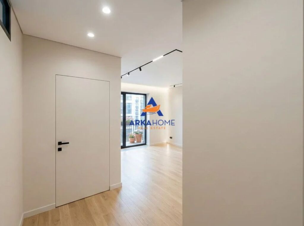 BUSINESS PREMISES FOR RENT 83M2 "DRY LAKE" 1600 EURO