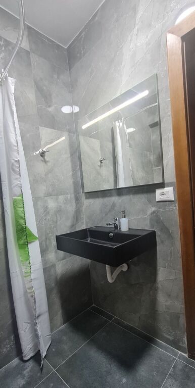 For rent Apartment 3+1, Dritan Hoxha street near University Zoja e Keshillit te Mire 500 thousand lek