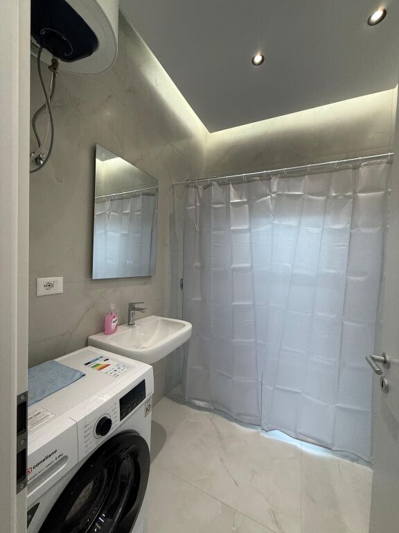 🏠IN AFFITTO Appartamento 1+1+balcone 📍Residenza Kadiu, Ali Dem🛋️Arredamento nuovo e moderno, mai abitato prima💶500€/mese