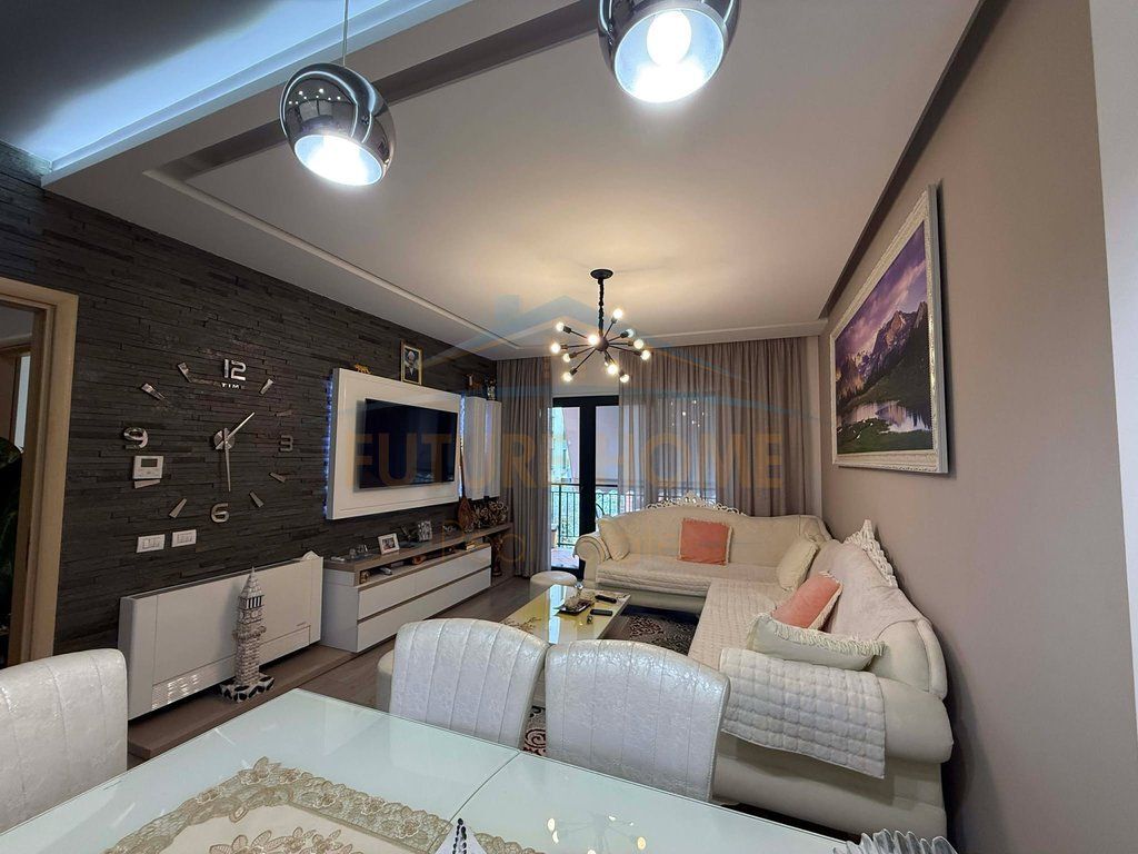 Vendesi appartamento 2+1+2 Green City Unaza e Re