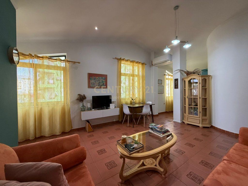 Apartment 2+1 for sale in the Blloku area, near Juvenilja.