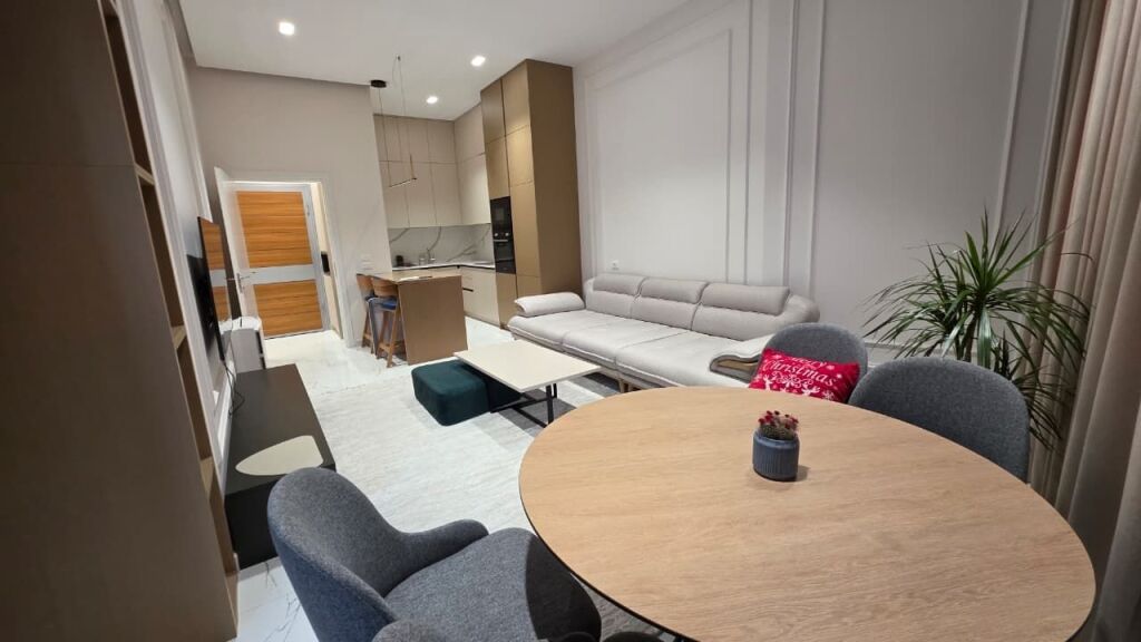 Apartament 1+1 per qira tek Rruga e Durrësit plus post