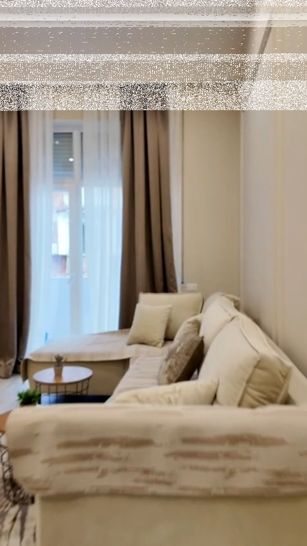 Apartament 2+1, Mine Peza!