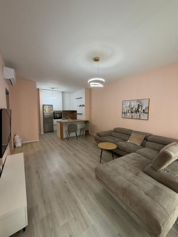 🏢 Affittasi appartamento 1+1  📍 Indirizzo: Laprakë, presso il Complesso Aura 88💰 Prezzo: 60.000 lek / mese