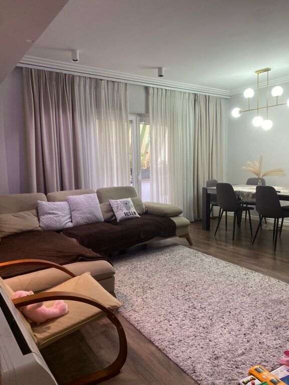 Shitet Apartament 3+1+2+ garderobe📍21 Dhjetorit