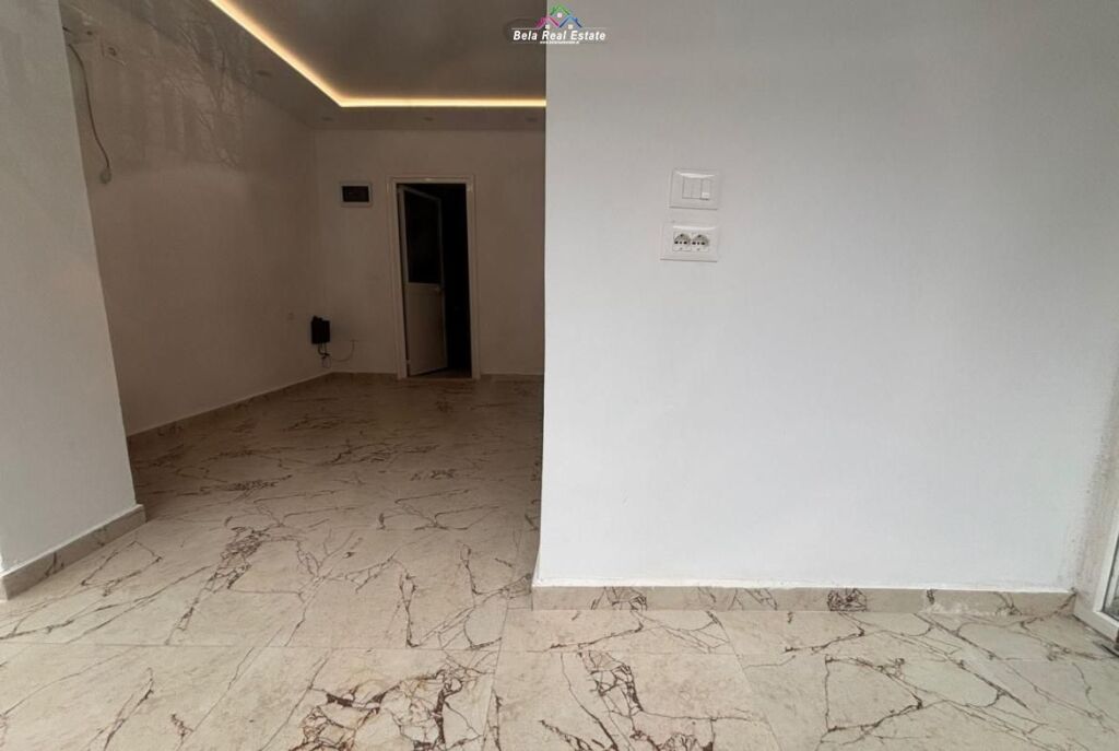 Shop for rent at 21 Dhjetori (ID BD21677) Tirane