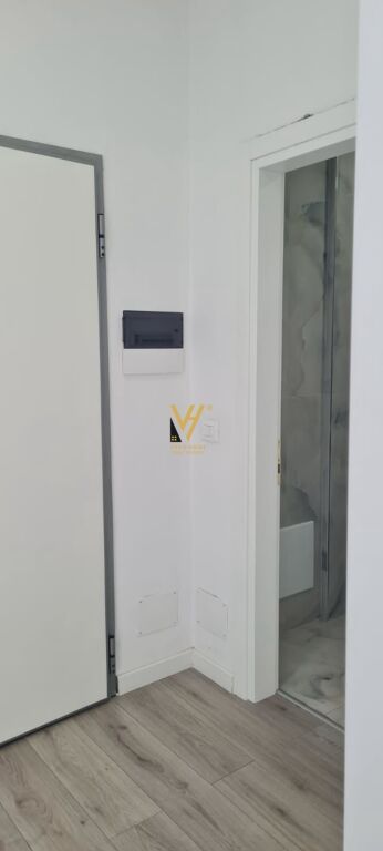 OFFICE 64 M2 FOR RENT AT KOM.ERLI-D, PORCELAN 50,000 LEKE