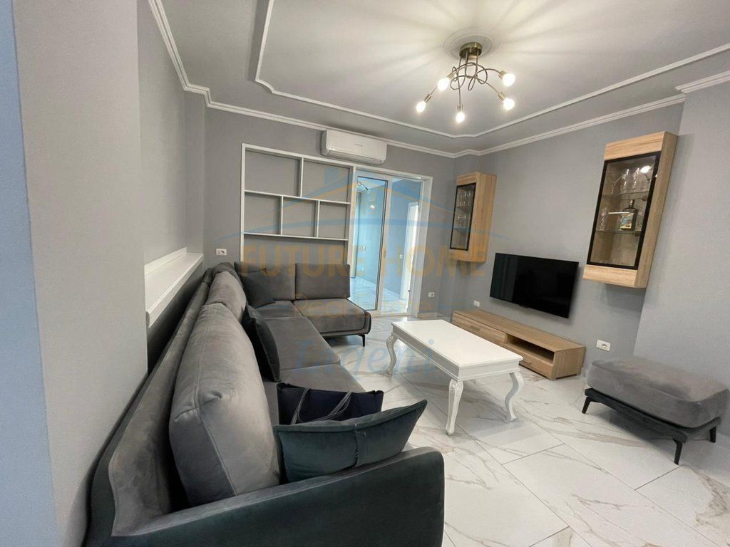 Qera, Apartament 2+1+2, Sheshi Willson, Tiranë.