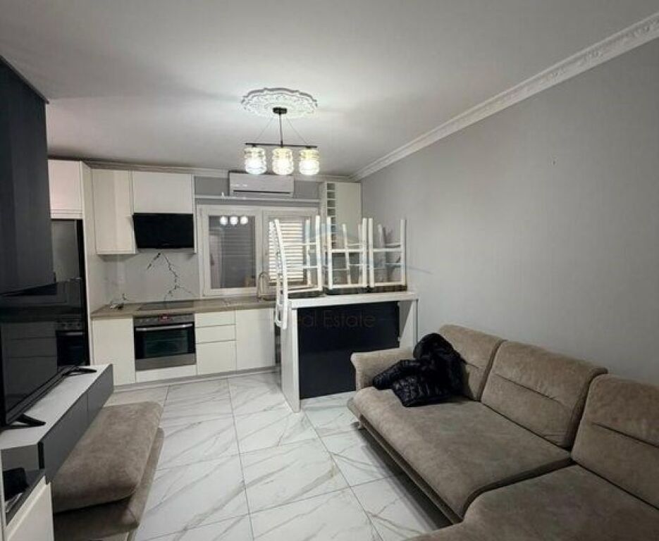 Appartamento 2+1+2 in vendita in via Barrikadave Tirana