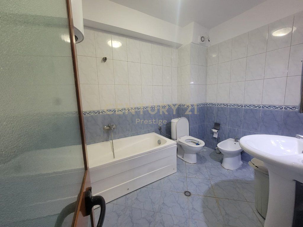 APARTAMENT 3+1+2 ME QIRA TEK PETRO NINI, TIRANE! 800 € /Muaj