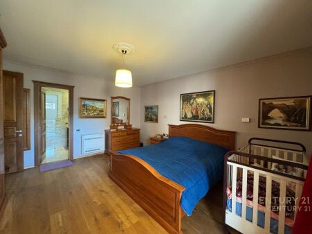 Apartment 2+1+2 for sale in the Ish-Blloku area