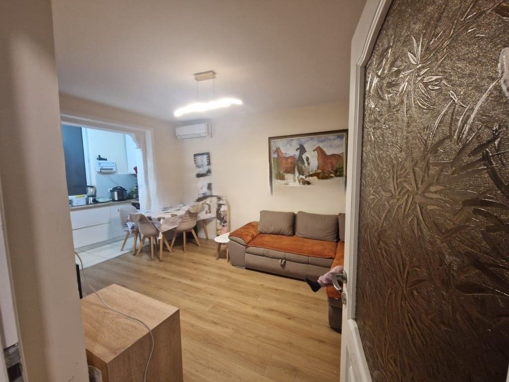 Shitet apartament 1+1 ne rrugen Mine Peza , Tirane. 120,000 €