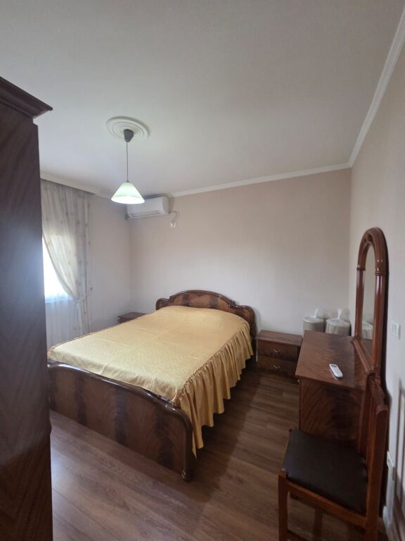 Apartament 1+1 me qira "Komuna e parisit"
