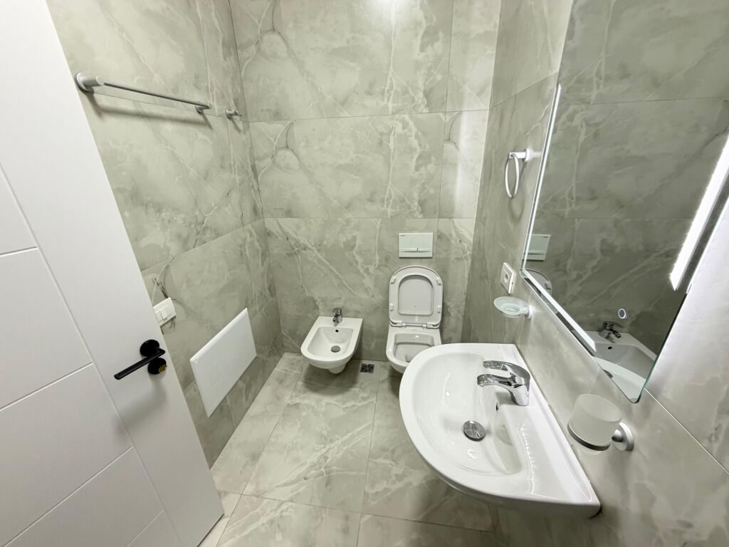 🏢 Jepet me Qera Apartament 2+1 – Zona 5 Maji