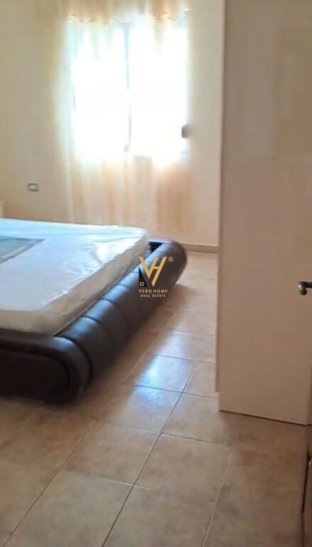 JEPET SHTEPI PRIVATE ME QERA NE PASKUQAN 40.000 LEKE