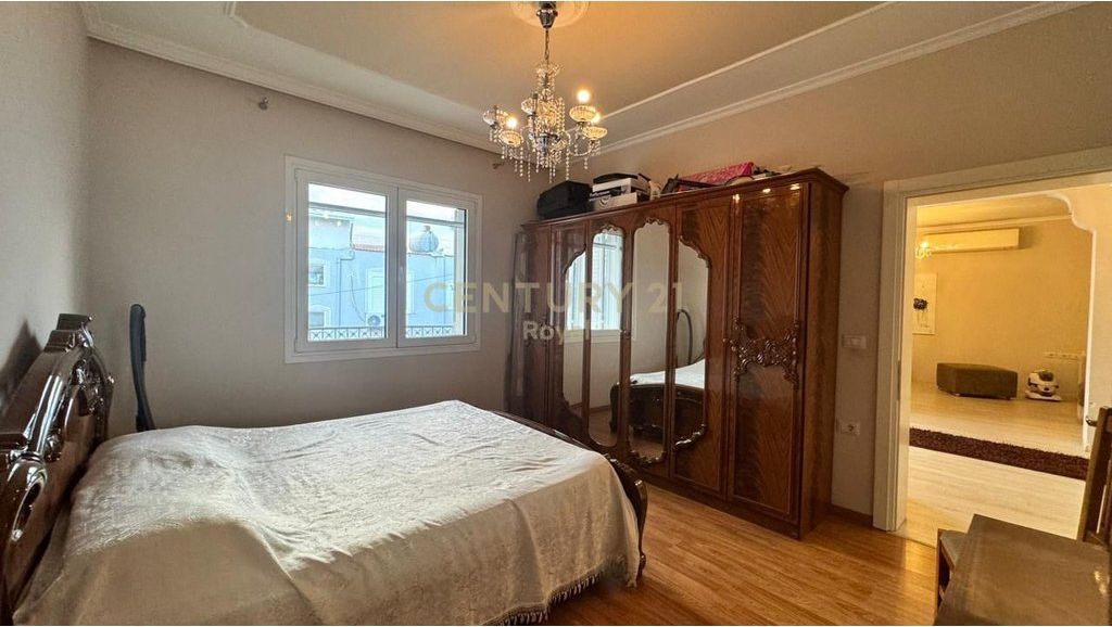 VILE NE SHITJE NE ZONEN E SHKOZES, PRANE UNAZES SE MADHE 480,000 € Sip. Totale  640m2