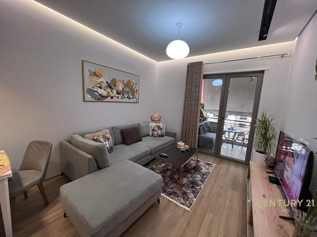 APARTAMENT 1+1+POST PARKIMI ME QERA TEK KOMPLEKSI DELIJORGJI!