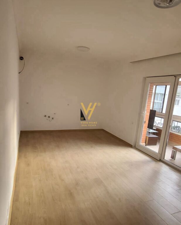 OFFICE 88 M2 FOR RENT IN CENTER 120,000 LEKE