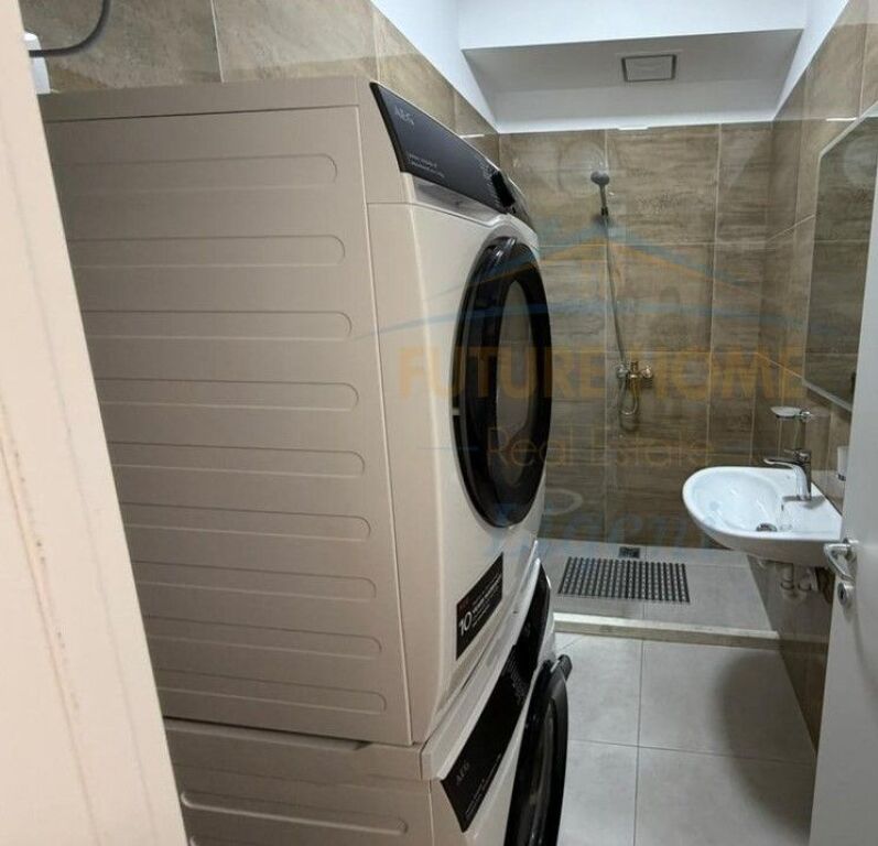 Qera, Apartament 3+1+Post Parkimi, Rruga e Kavajes, Garden Building