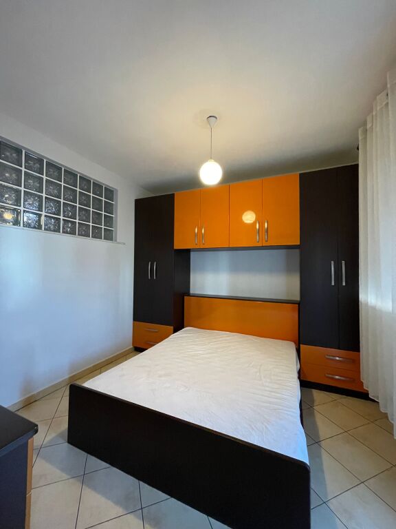 Apartament 2+1 Me Qera tek Rruga e Kavajes.