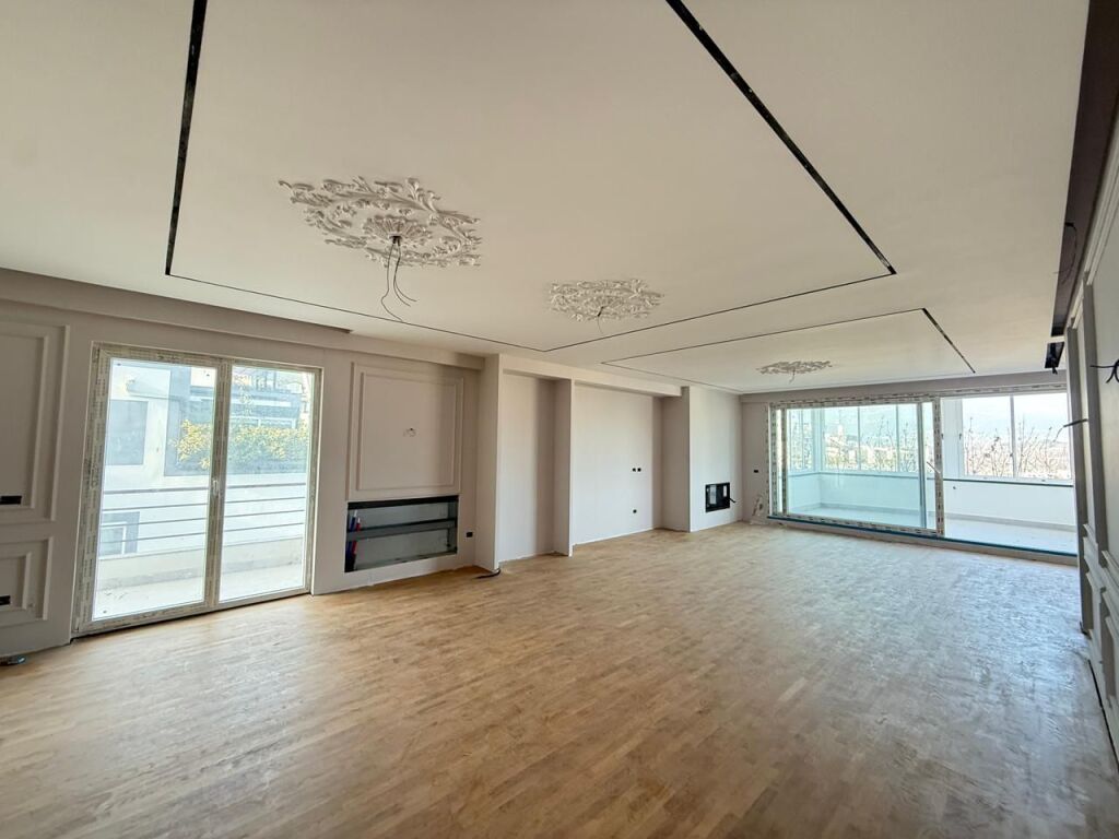 PENTHOUSE 3+1 +3 POSTE PARKIMI PER SHITJE TEK LIQENI I THATE
