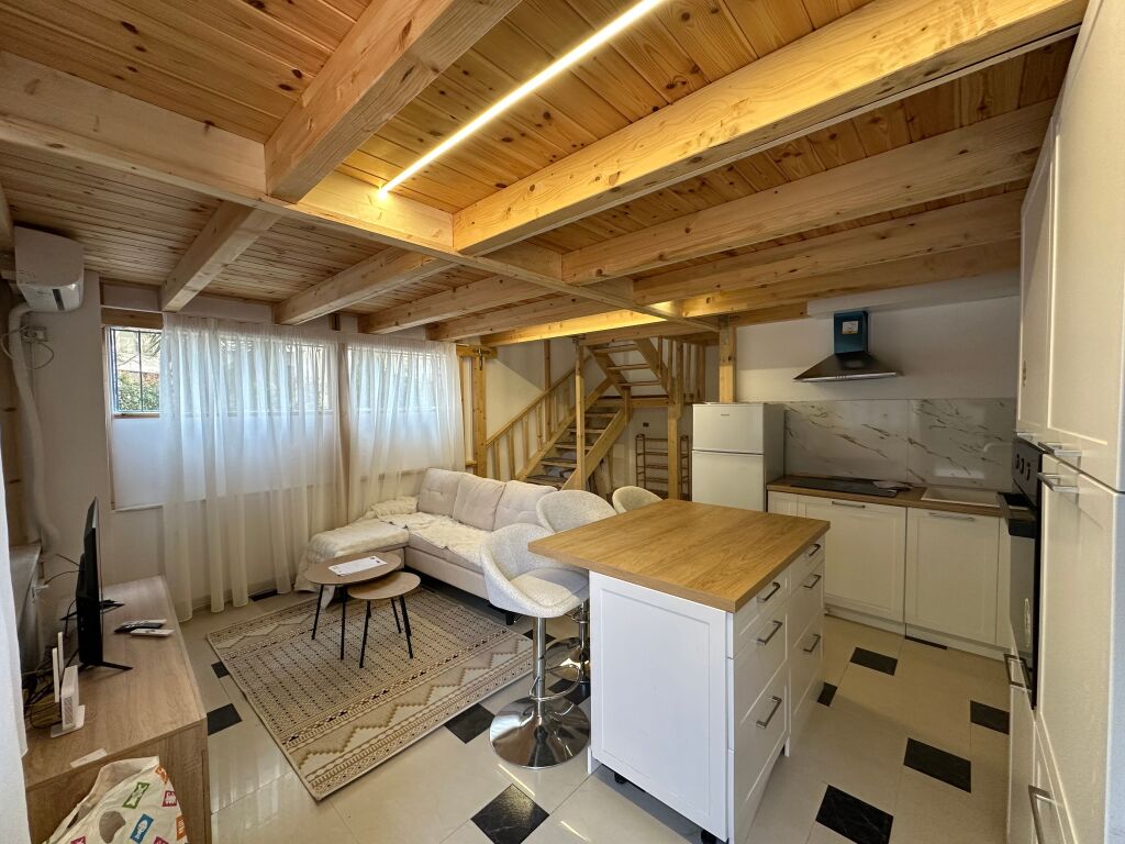 Duplex me qira Selvia