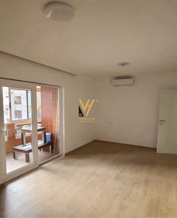 OFFICE 88 M2 FOR RENT IN CENTER 120,000 LEKE