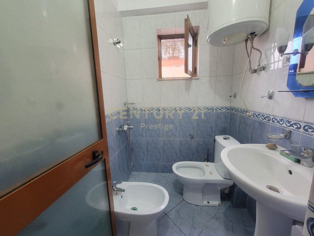 APARTAMENT 3+1+2 ME QIRA TEK PETRO NINI, TIRANE! 800 € /Muaj
