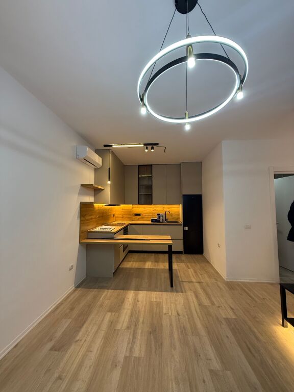 Jepet me qera: Super Apartament 2+1+2