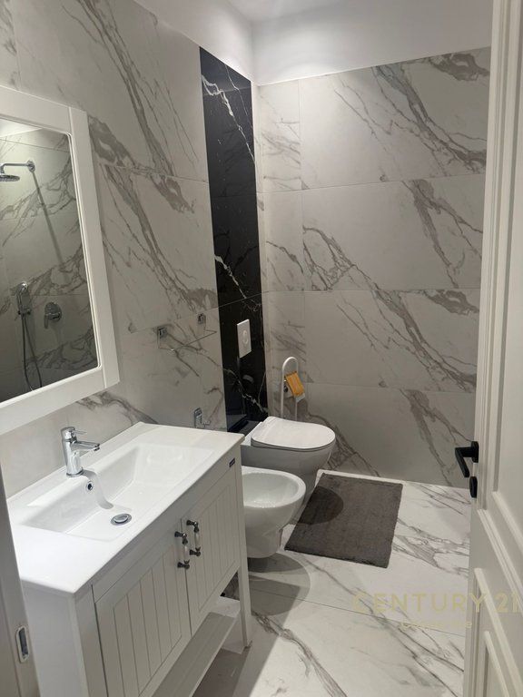 AFFITTIAMO APPARTAMENTO 1+1+ POSTO AUTO IN LION RESIDENCE TIRANA, VICINO AIR ALBANIA