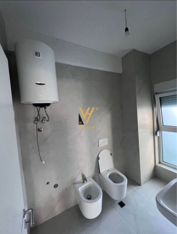 UFFICIO 60 M2 IN AFFITTO A KOM.KADIU, ALI DEMI 35.000 LEKE