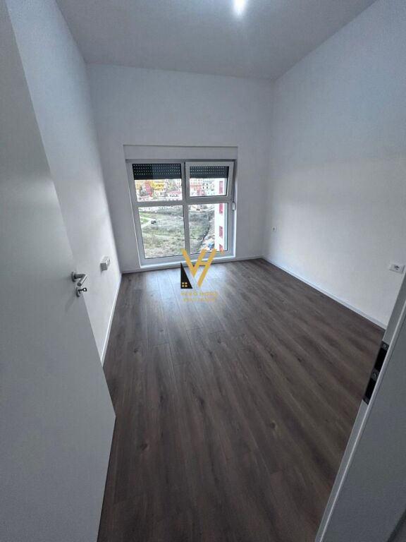 UFFICIO 60 M2 IN AFFITTO A KOM.KADIU, ALI DEMI 35.000 LEKE