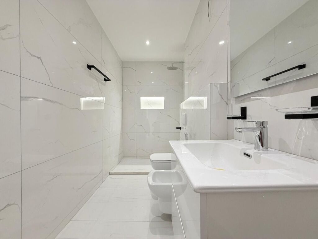 Shitet Apartament 3+1 – Rruga e Elbasanit