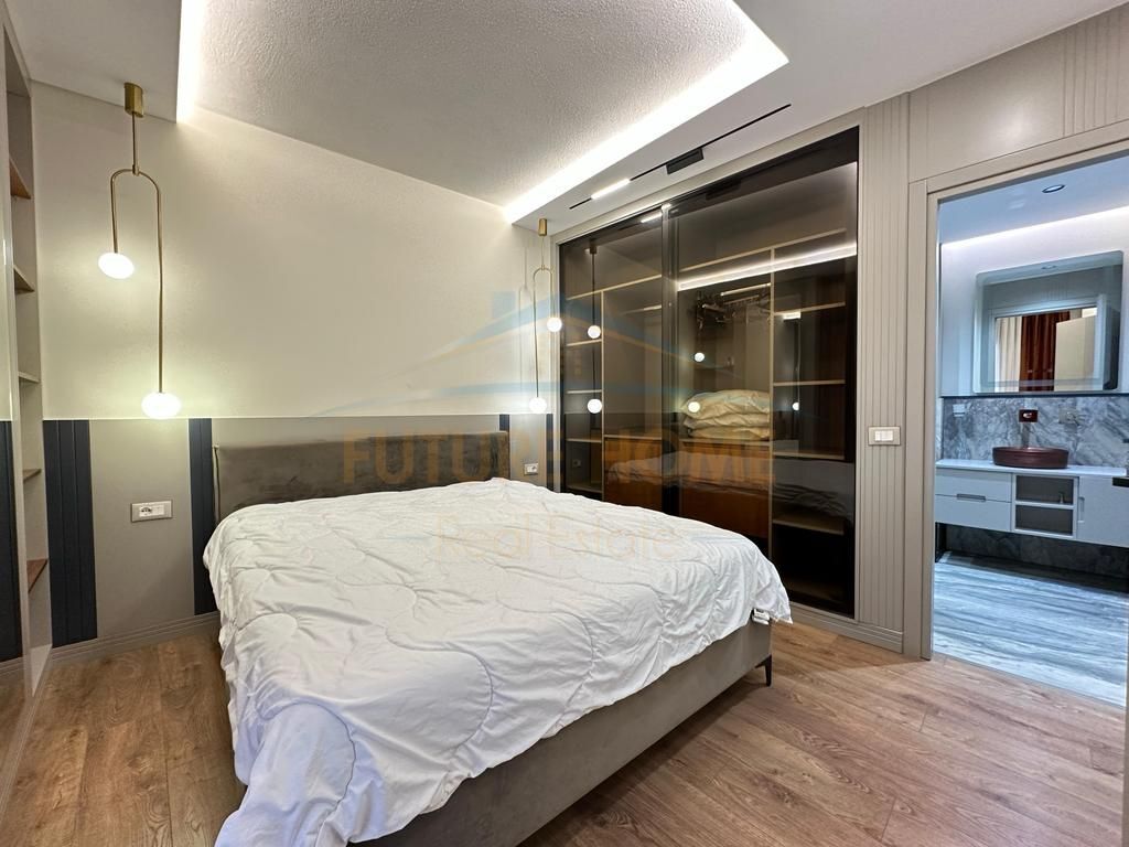 Affitto, Appartamento 2+1+2, Palazzo con Freccia, Tirana