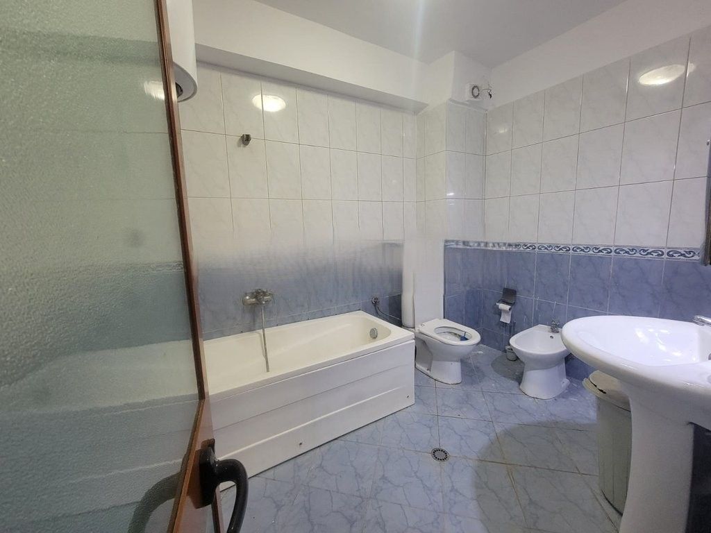 APPARTAMENTO 3+1+2 IN AFFITTO PRESSO PETRO NINI, TIRANA! 800 € /Mese