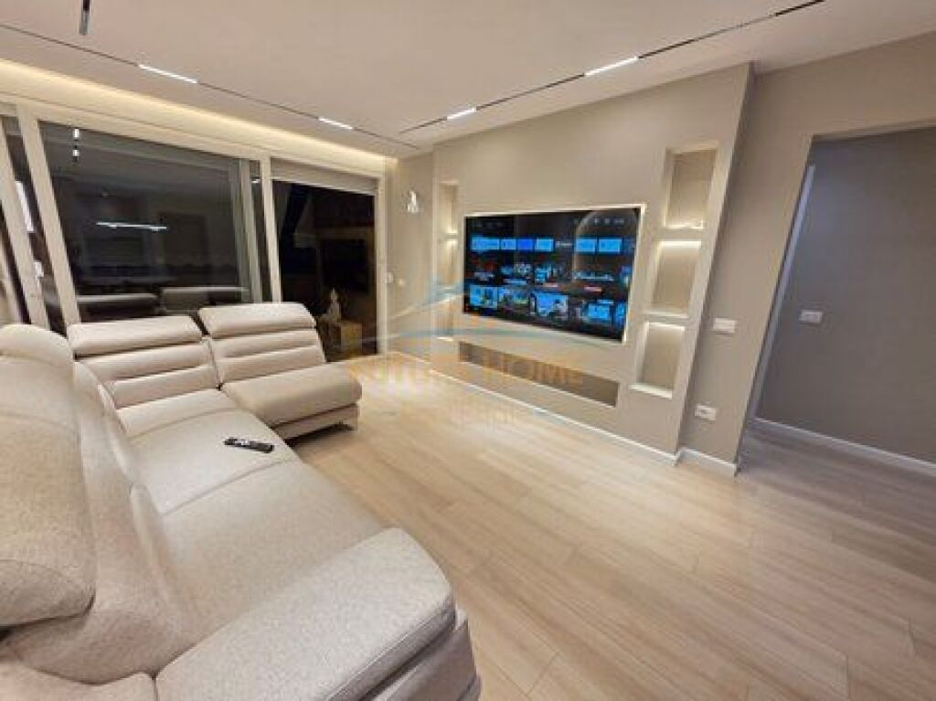 SHITET APARTAMENT 2+1,ISH EKSPOZITA