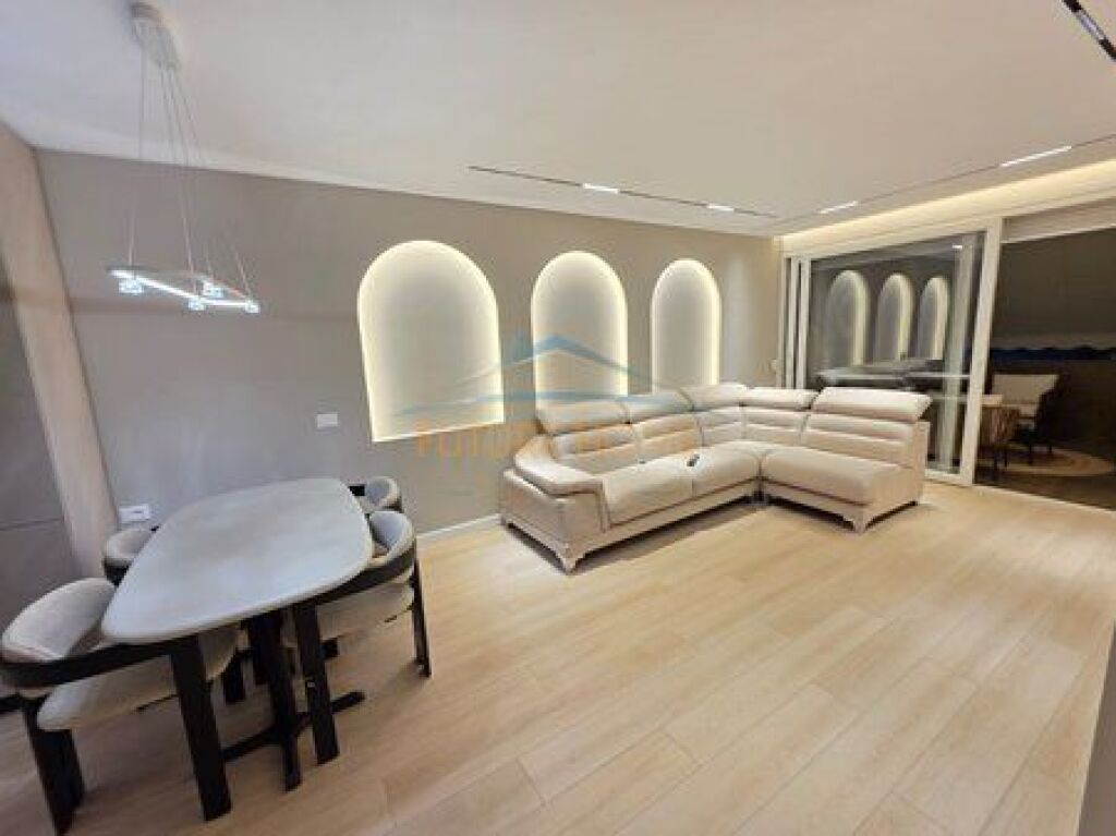 SHITET APARTAMENT 2+1,ISH EKSPOZITA